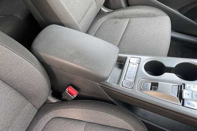 Hyundai Kona 64kWh Premium SUV 5dr Electric Auto (10.5kW Charger) (204 ps)