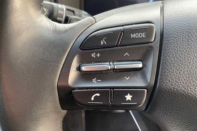 Hyundai Kona 64kWh Premium SUV 5dr Electric Auto (10.5kW Charger) (204 ps)