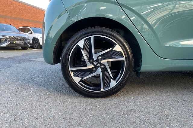 Hyundai i10 1.0 Premium Hatchback 5dr Petrol Auto Euro 6 (s/s) (63 ps)